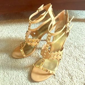 Guess tan and gold stilettos